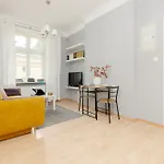Sunny Lwowska Street Metro By Renters Appartement