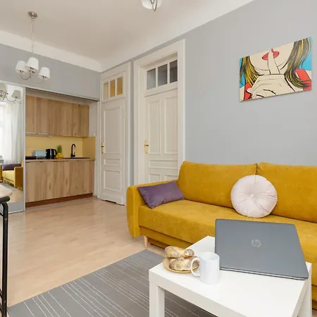 Sunny Lwowska Street Metro By Renters * 바르샤바