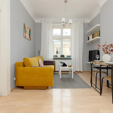 Sunny Lwowska Street Metro By Renters Apartment