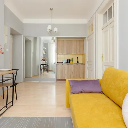 Sunny Lwowska Street Metro By Renters *