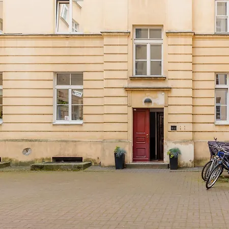 Sunny Lwowska Street Metro By Renters Apartment