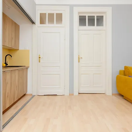 Sunny Lwowska Street Metro By Renters דירה