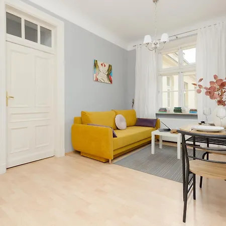 Sunny Lwowska Street Metro By Renters Apartment
