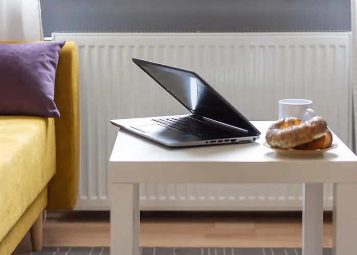 Sunny Lwowska Street Metro By Renters * Warszawa