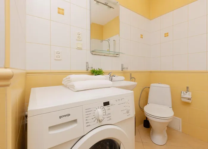 Sunny Lwowska Street Metro By Renters Warszawa