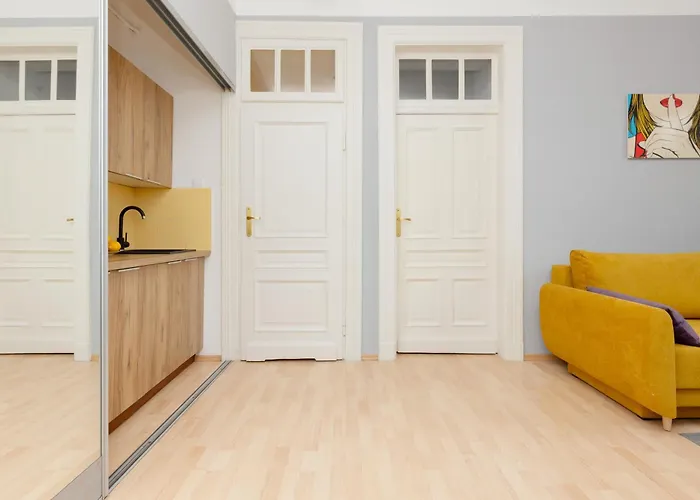 Sunny Lwowska Street Metro By Renters Appartamento