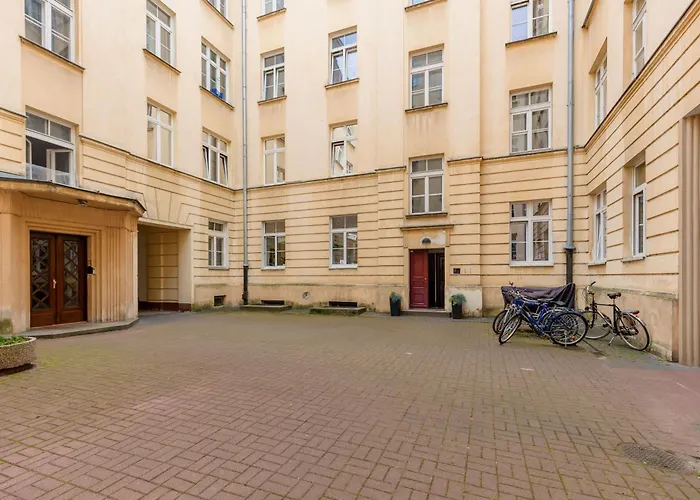 Sunny Lwowska Street Metro By Renters Varsavia